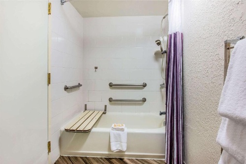 La Quinta Inn & Suites by Wyndham Fort Lauderdale Tamarac image 10
