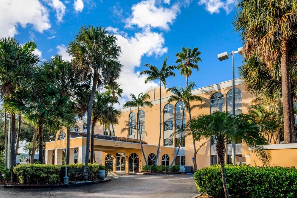 La Quinta Inn & Suites by Wyndham Fort Lauderdale Tamarac Main image