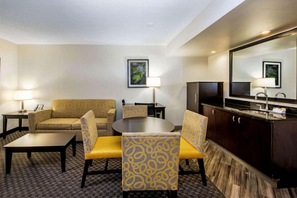 La Quinta Inn & Suites by Wyndham Fort Lauderdale Tamarac Image 24