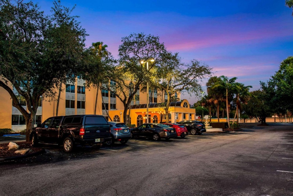 La Quinta Inn & Suites by Wyndham Fort Lauderdale Tamarac