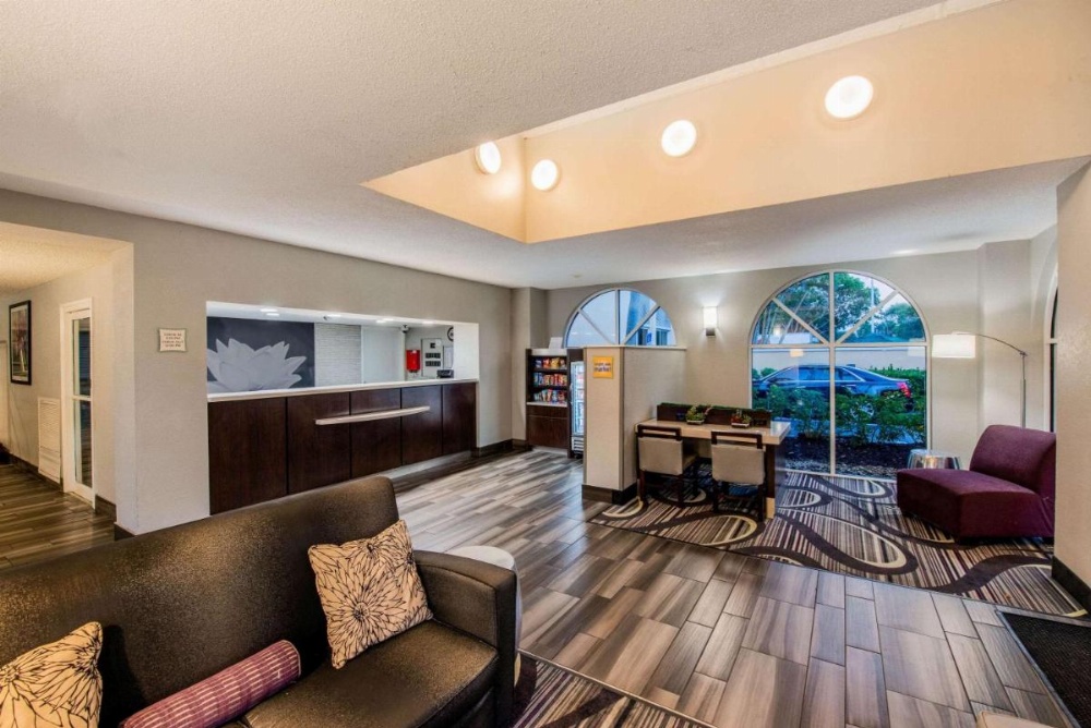 La Quinta Inn & Suites by Wyndham Fort Lauderdale Tamarac Image 6
